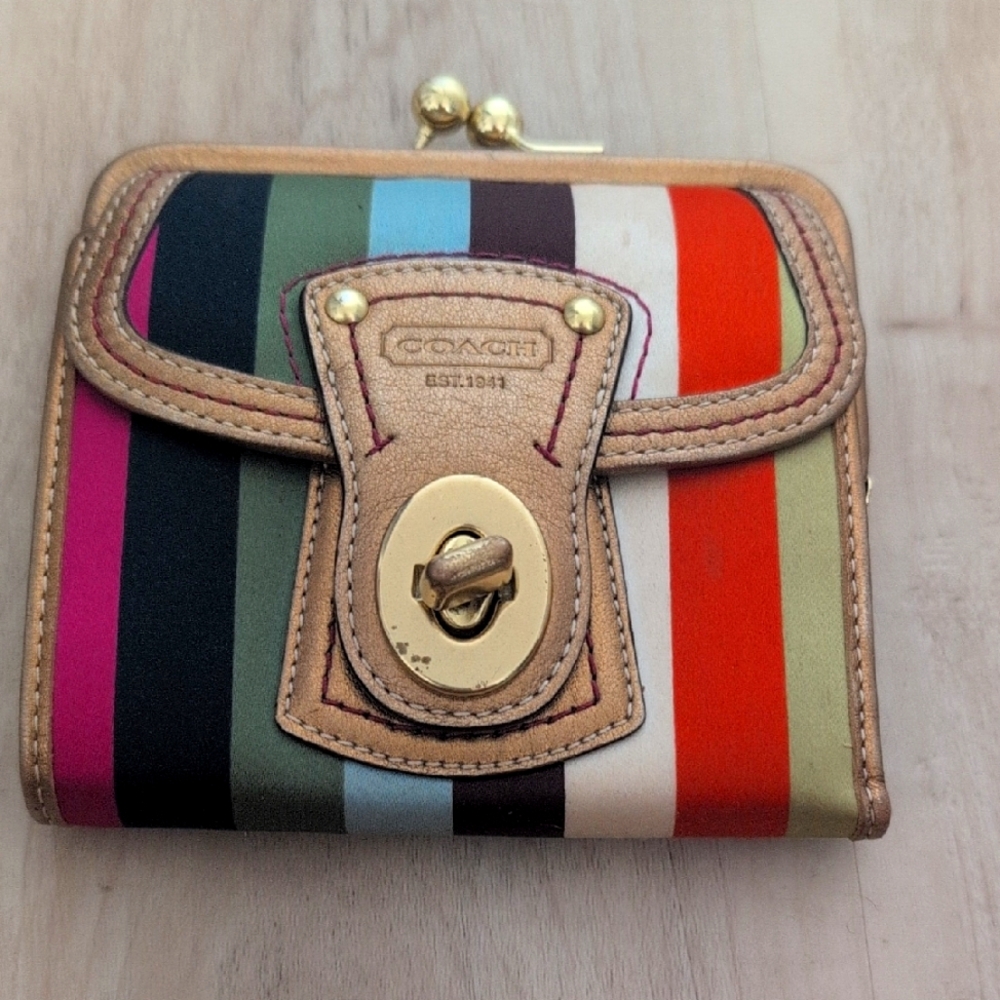 Coach Legacy Small Wallet With Kiss Lock